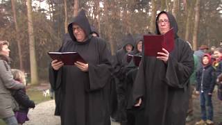 Ochtendgloren met Scola Cantorum Carolus Magnus bij de St Warick ruïne [upl. by Ynnahc]