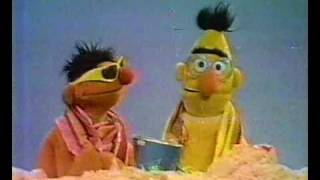 Bert amp Ernie  Het strand Sterke Steven [upl. by Sivra]