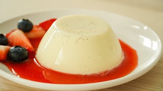 Vanilla Panna Cotta With Strawberry Sauce [upl. by Germann858]