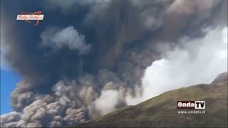 Stromboli allerta rossa vietati gli approdi [upl. by Carn867]