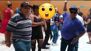 LOS MEJORES BAILADORES 😲👆 DE LA PLAZA LIBERTAD EN SAN SALVADOR 🇸🇻 ASI SE DIVIERTEN [upl. by Etnohc]