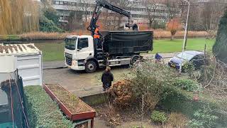 101 Kerstbomen ophalen door Gemeente LeidschendamVoorburg [upl. by Asennav494]