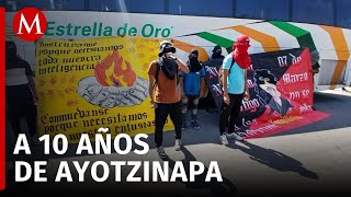 Normalistas de Ayotzinapa bloquean Autopista del Sol [upl. by Aihcats618]