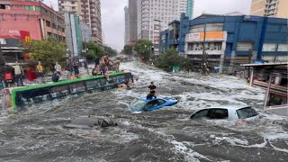 Mass evacuation in the Philippines The river embankment broke floods submerged Manila [upl. by Cherice]