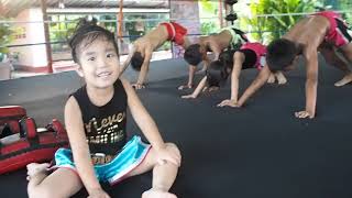 เรมินะampรีนะ Muay Thai Kids REMINAampRIINA！レミナ リイナ・ゲーンノラシンムエタイジム！ムエタイキッズ！ [upl. by Bili]