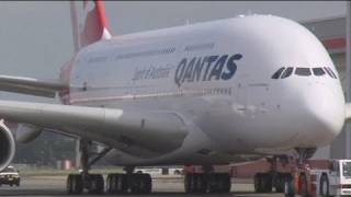 Quantas stellt Flugbetrieb wegen Streit mit den Gewerkschaften ein [upl. by Burtis744]