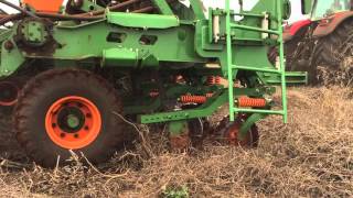 Stara Estrella planter cutting through 5 tonne pea residue [upl. by Allayne]