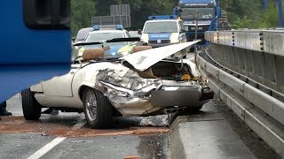 Unfall auf B68 bei Wallenhorst – Totalschaden am Oldtimer Jaguar EType [upl. by Brandais]