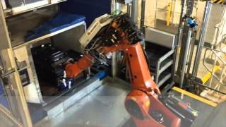 Heathrows new baggage robot in action as part of a multimillion pound project linking T3 and T5 [upl. by Nevar]