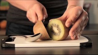 How To Properly Eat a Kiwi in 15 Seconds [upl. by Shing]