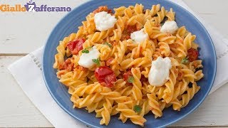 PASTA CON POMODORINI E STRACCHINO  Ricetta in 1 minuto [upl. by Neron145]