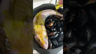 FISH WITH MUSSELS STEAMED ΨΑΡΙ ΚΑΙ ΜΥΔΙΑ ΑΧΝΙΣΤA shorts fish food [upl. by Uzziel973]