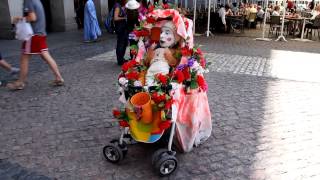 Plaza Mayor Street Performer Madrid Spain [upl. by Placida]