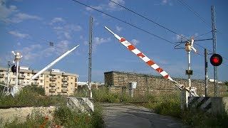 Spoorwegovergang Valenzano I  Railroad crossing  Passaggio a livello [upl. by Ahsart]