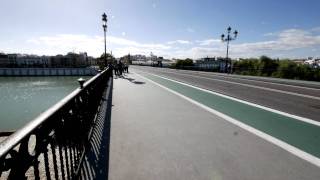 Timelapse en Sevilla sobre el puente de Triana [upl. by Ardnaiek434]