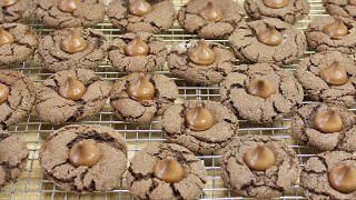 Caramel Kiss Chocolate Cookies [upl. by Nawud]