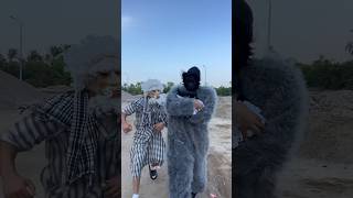 العجوز الشرير بيخطف بنت الغوريلا🦍 وبيرميها ف المجاري🤮 [upl. by Moscow133]