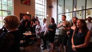 Chorale galloise dans un pub de Bruges 2 chants  Welsh choir in a pub in Bruges 2 songs [upl. by Tnahsin]