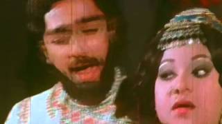 Kinnaththil Then  Rajnikanth Kamal Haasan Sripriya  Romantic Song  Illamai Oonjaladiukirathu [upl. by Nahtnaoj484]