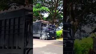 mobil truk muatan air galon basuri sepanjang jalan automobile trending car shorts funny [upl. by Ellmyer]