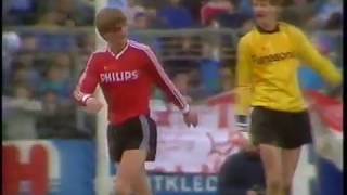 Wim Kieft PSV krijgt een elleboogstoot en neemt direct wraak 1986 [upl. by Gittle584]