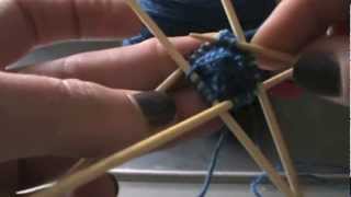 Tutorial Rondbreien met 5 sokkennaalden [upl. by Werna811]