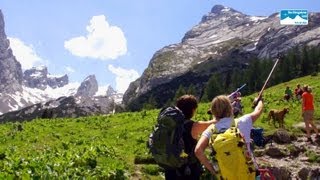 Wandern in Bayern Das Watzmannhaus im Nationalpark Berchtesgaden Oberbayern Deutschland [upl. by Rintoul]