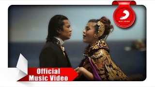 Novita Dewi amp Alex Rudiart  Hingga Menutup Mata Official Music Video [upl. by Middle646]