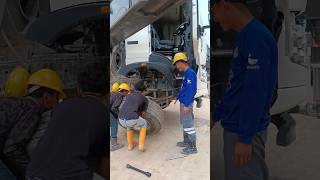 Ban nya potel 🤣concretepumptruck zoomlion smelter pompabeton sanyexcavator howo [upl. by Hsak]