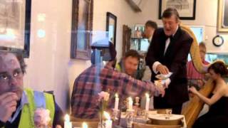 Walkers Clash of the Comics TV ad  Stephen Fry amp Frank Skinner [upl. by Yenaiv]