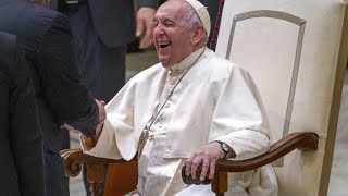 Papst feiert 86 Geburtstag Golob brachte lecker Potica mit [upl. by Novihs857]