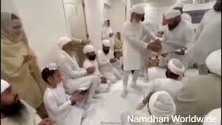 Satguru Ji distributing parshad to America Namdhari Sangat America Daura 2022 [upl. by Nilats]