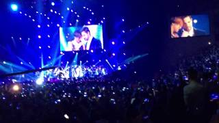 Escondidos David Bisbal y Chenoa Palau Sant Jordi 31102016 [upl. by Nosylla]