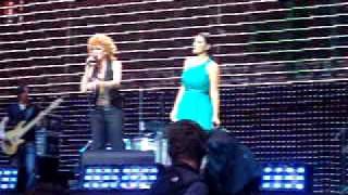 Amiche per lAbruzzo  Fiorella Mannoia amp Laura Pausini  E penso a te  210609  San Siro Milano [upl. by Blane]