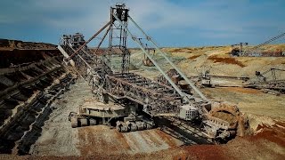 Giant machines The work bucket wheel excavator Работа роторного экскаватора [upl. by Sherie]