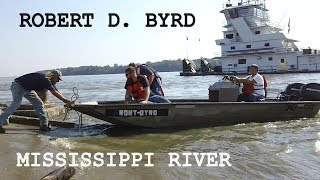 Crew Change  Towboat ROBERT D BYRD MISSISSIPPI RIVER Riverfront Park  CITY of CAPE GIRARDEAU [upl. by Chandless526]