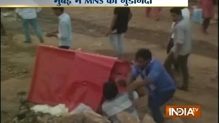 Mumbai MNS attack North Indian hawkers  India TV [upl. by Paluas]