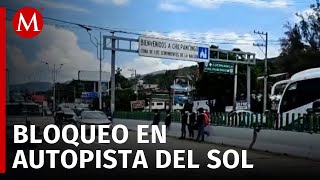 Normalistas de Ayotzinapa vandalizan Secretaría de Educación y bloquean Autopista del Sol [upl. by Eustashe985]