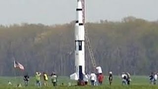 STEVE EVES SATURN V MODEL ROCKET RECORD FLIGHT VIDEO Roy Dawson [upl. by Niattirb]