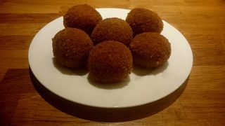 Bitterballen  Gevuld met goulash  Echte goulashragout bitterbal [upl. by Iridissa]