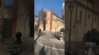 Incendio nella chiesa di Villastanza a Parabiago [upl. by Notneb21]