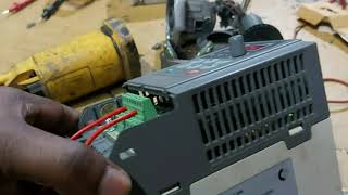 EXPLAINING IN HINDI EMOTRON VSS23 4P2 AC DRIVE WITH ALL PARAMETER  1PHASE IO AND 3PHASE OP DRIVE [upl. by Nomla]