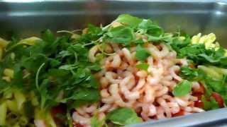 Video Ricetta  Come Cucinare Pasta Fredda Pachino Rucola e Gamberetti [upl. by Asilej]