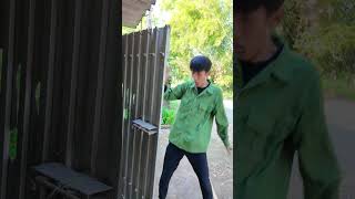 Cánh cửa bị kẹt  The door is stuck shorts [upl. by Acino]