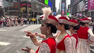 MughalEAzam Musical Play in Time Square  मुग़ल ए आज़म  مغل اعظم जब प्यार किया तो डरना क्या [upl. by Willa]