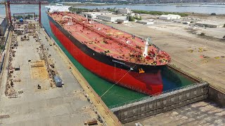 The Crazy Process of Moving World Largest Ships into Dry Docks [upl. by Gregoor]