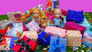 Elsa and Anna toddlers birthday party Elsas birthday presents and cake [upl. by Moriyama65]