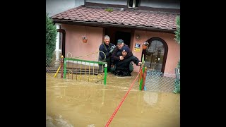 Walka mieszkańców policjantów i pozostałych służb z żywiołem trwa [upl. by Delacourt]