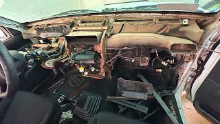 Reparación de tablero y limpieza interior bajo tablero en la Nissan D21 [upl. by Dalpe]