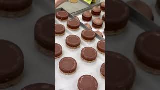 L’ICONIQUE GÂTEAU AU CHOCOLAT DE LYON 🍫 PÂTISSERIE SÈVE chocolatseve gateauauchocolat chocolat [upl. by Humbert]